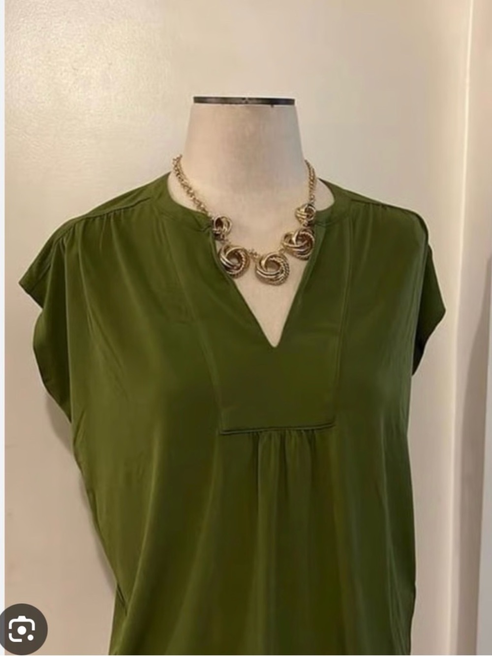 Tahari Olive Split V-Neck Cap Sleeve Blouse